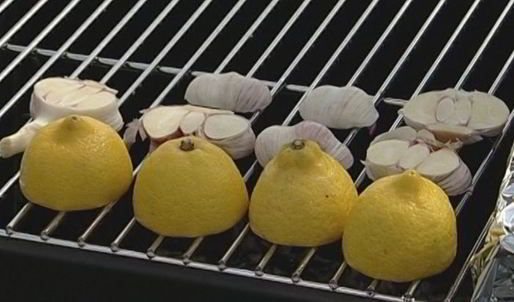 стейки из семги на гриле с чесноком и помидорами