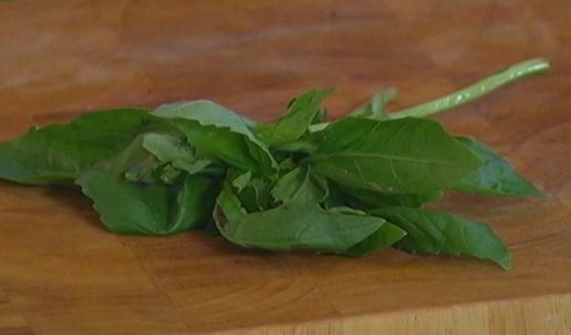 стейки из семги на гриле с чесноком и помидорами