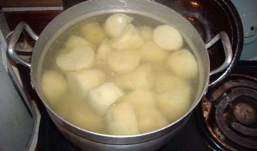 стейки на решетке и картошка-трясучка