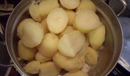 стейки на решетке и картошка-трясучка