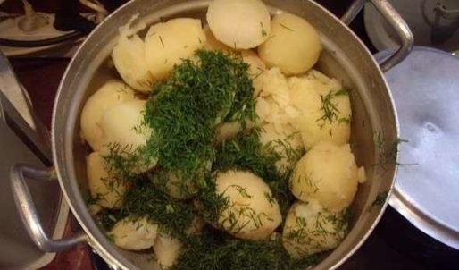 стейки на решетке и картошка-трясучка