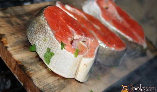 стейки нерки на гриль-доске