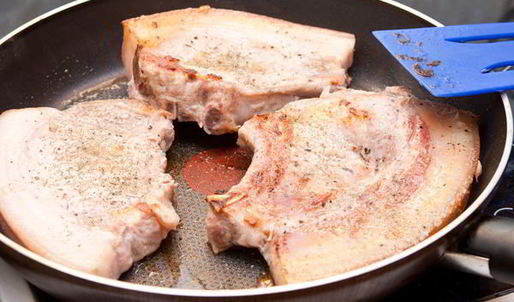 свиной стейк в маринаде из зеленого чая