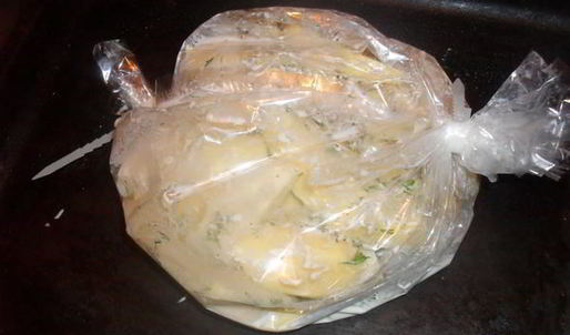 свиные стейки под соусом с запеченым картофелем