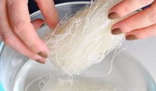 стеклянная лапша с курицей и овощами