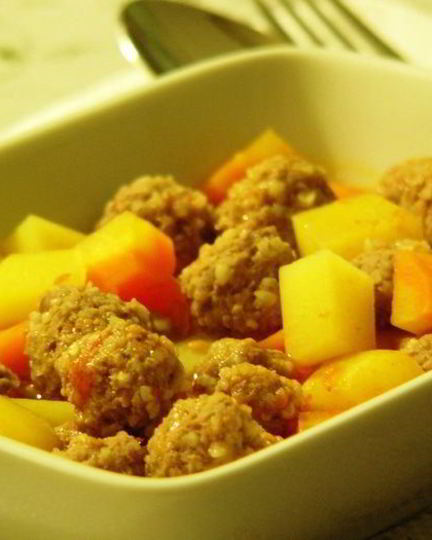 Рецепт говяжьих тефтелей с булгуром, тушеные с овощами