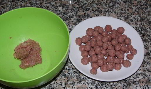 говяжьи тефтели с булгуром, тушеные с овощами