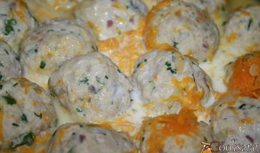 индюшиные тефтели в молочной подливе