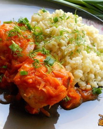 Рецепт куриных тефтелей с булгуром в томатном соусе