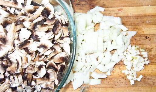 куриные тефтели в грибном соусе