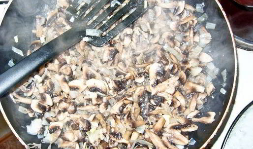 куриные тефтели в грибном соусе