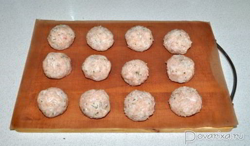 куриные тефтели в сметанно-томатном соусе