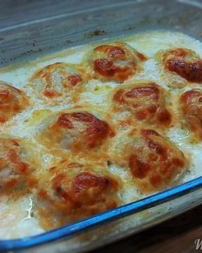 Куриные тефтели в сметанном соусе