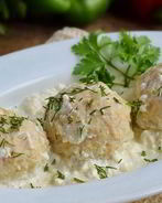 Куриные тефтельки под сметанным соусом