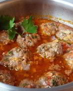 Мясные тефтели с шампиньонами в томатном соусе