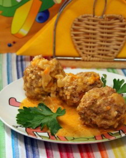 Рецепт мясных тефтелей в сметанно-томатном соусе