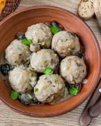 Нежные тефтели в грибном соусе