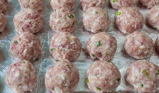 нежные тефтели в грибном соусе