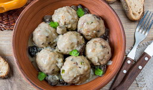 нежные тефтели в грибном соусе