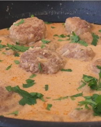 Рецепт очень нежных тефтелей в томатно-сметанном соусе