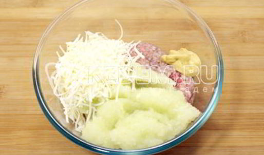 рождественский венок из тефтелей