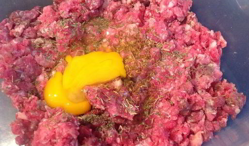 спагетти с тефтельками с кедровыми орешками