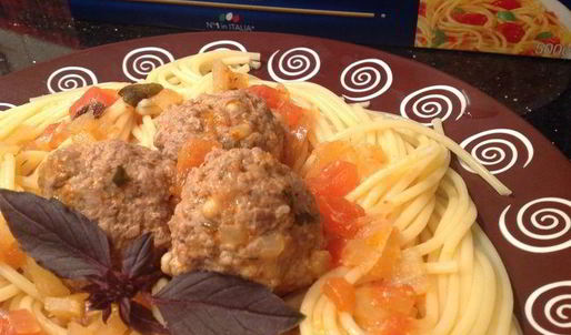 спагетти с тефтельками с кедровыми орешками