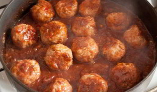 спагетти с тефтелями в томатном соусе