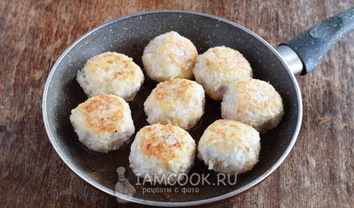 тефтели из куриного фарша с подливкой