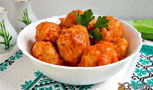 тефтели из куриного фарша с пшеничной кашей в томатном соусе