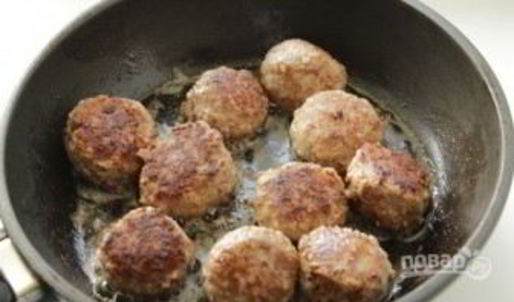 тефтели под грибным соусом