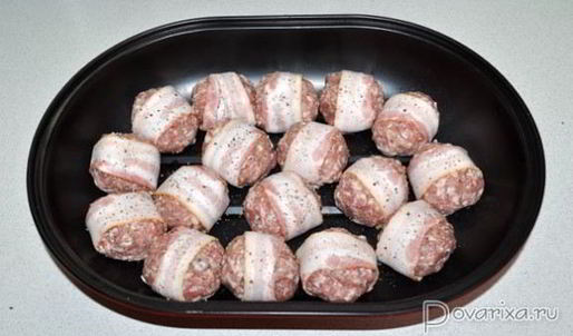 тефтели с маслинами, запеченные в беконе