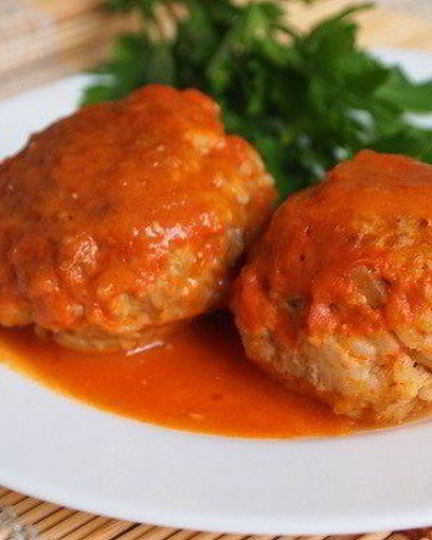 Рецепт тефтелей с рисом в овощном соусе