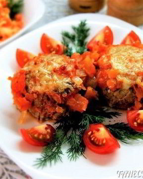 Тефтели с сыром в соусе из томатов