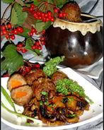 Тефтели с сюрпризом, запеченные с баклажанами и грибами