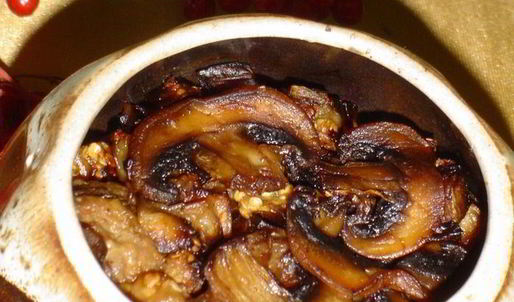 тефтели с сюрпризом, запеченные с баклажанами и грибами