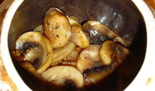 тефтели с сюрпризом, запеченные с баклажанами и грибами