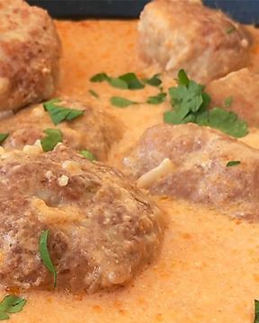 Тефтели с томатным подливом на сметане