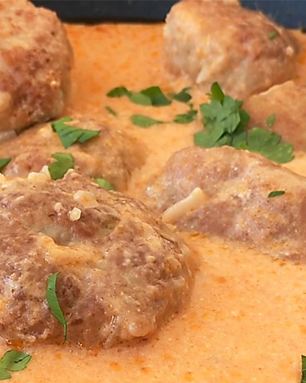 Тефтели с томатным подливом на сметане