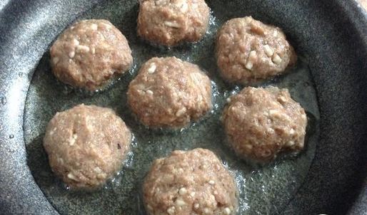 тефтели с яблоком в медовой глазури с рисом