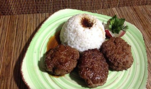 тефтели с яблоком в медовой глазури с рисом