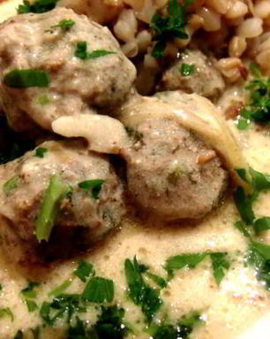 Тефтели со сметанным соусом