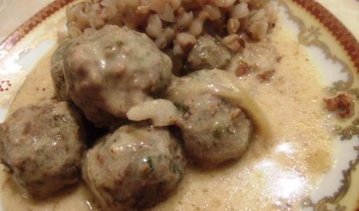 тефтели со сметанным соусом