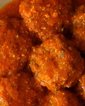 Тефтели со сметаной и томатной пастой