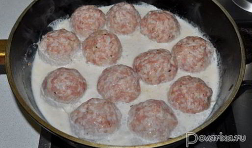 тефтели в сырно-грибном соусе