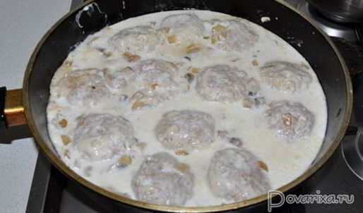 тефтели в сырно-грибном соусе