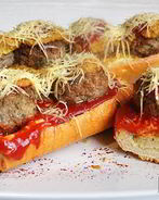 Тефтели, запеченные в багете