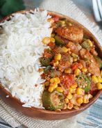 Тушеная бамия с курицей