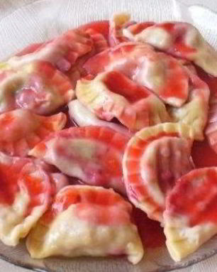 Домашние вареники со свежей малиной