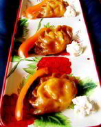 Красные паровые вареники с творогом и паприкой